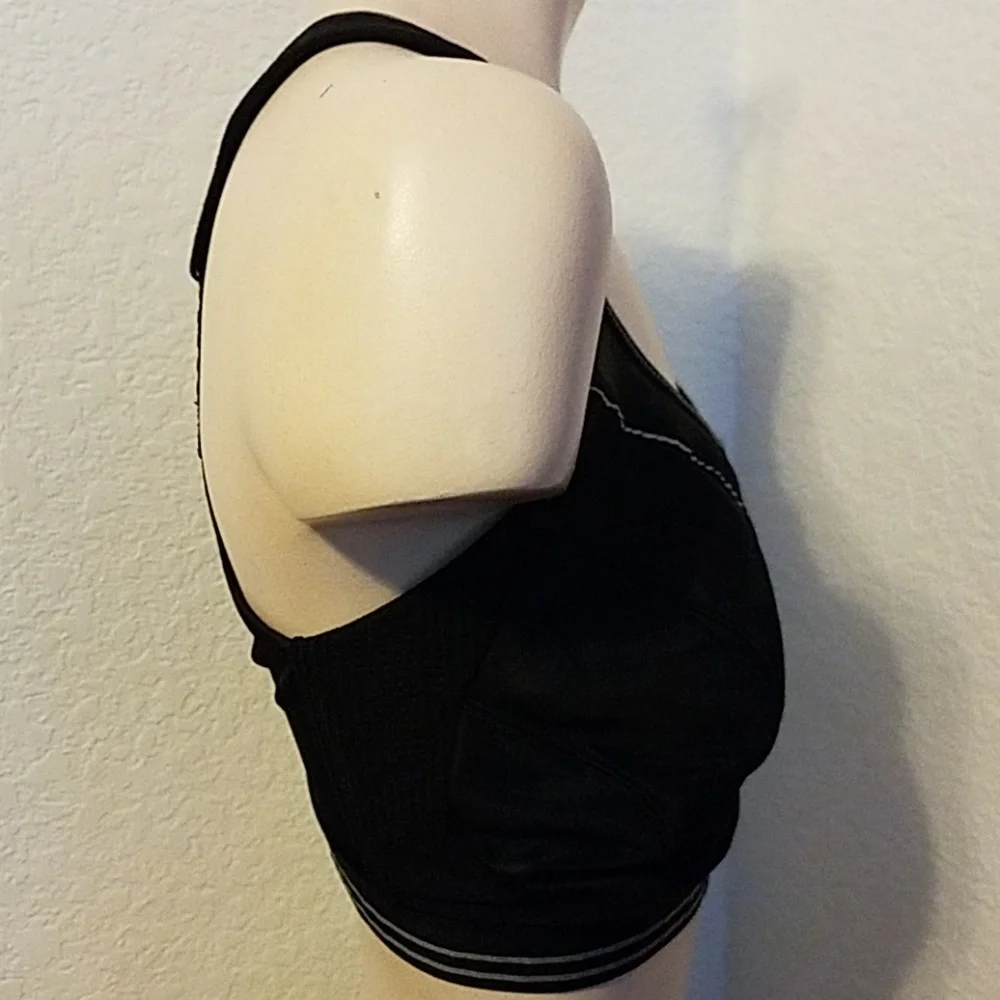 NEW La Isla Run brand ladies sports bra size 38F